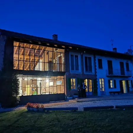 Il Vecchio Pero Oda ve Kahvaltı Capriglio