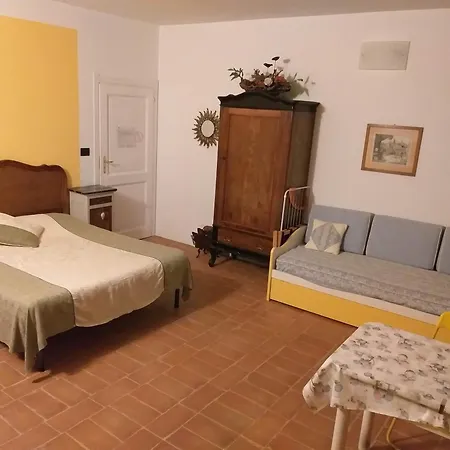 Il Vecchio Pero * Capriglio