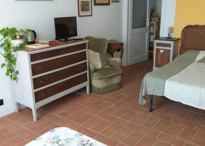 Il Vecchio Pero Bed & Breakfast *