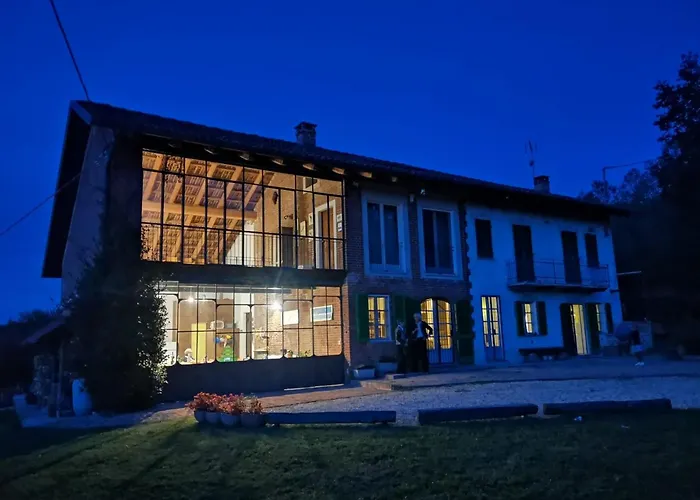 Il Vecchio Pero Oda ve Kahvaltı Capriglio